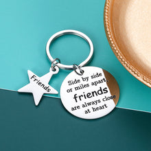 Load image into Gallery viewer, Friendship Keychain Gift for Best Friend Teens Boys Girls Appreciation Birthday Graduation Christmas Gift Friends are Always Close at Heart Motivational Key Ring for Friends BFF Colleague Schoolmate
