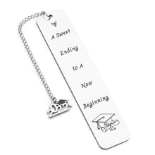 Load image into Gallery viewer, Class of 2022 Graduation Gifts Bookmarks for Her Him Women Men Bulk Inspirational 2022 Seniors College High School Students Teen Girl Boy Book Lovers Nurse Graduates from Master PhD Son Daughter Kids
